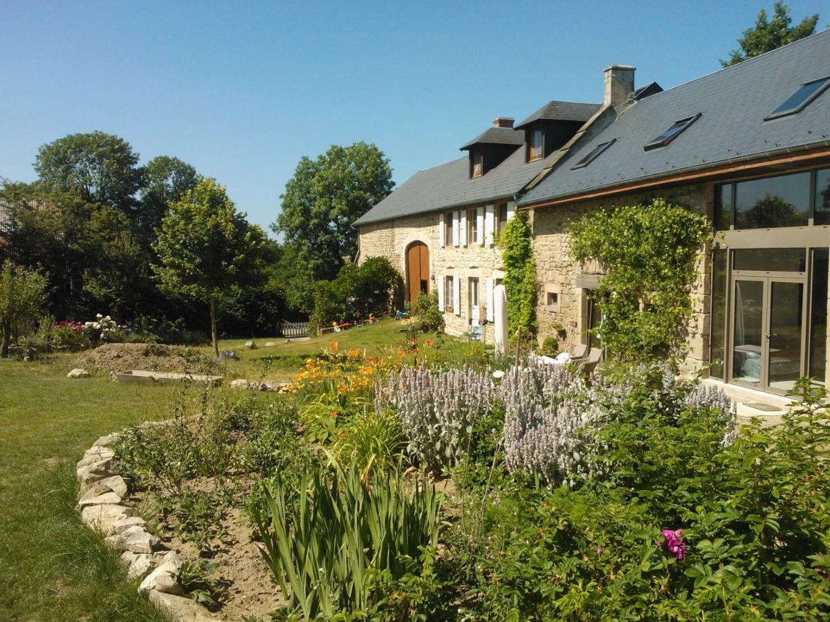 Mouly, Een Hemeltje Op Aarde Saint-Gervais-dʼAuvergne 外观 照片